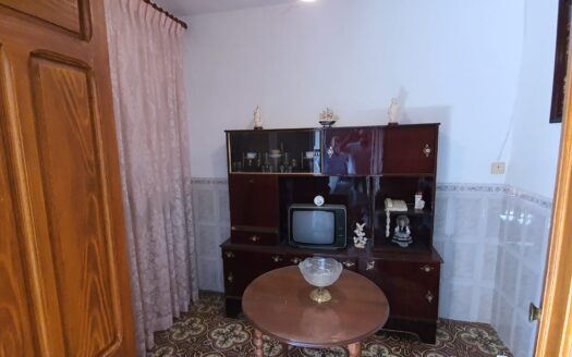 Amplia casa en venta en Pedroche de 500m2