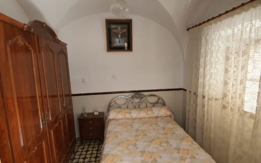Amplia casa en venta en Pedroche de 500m2