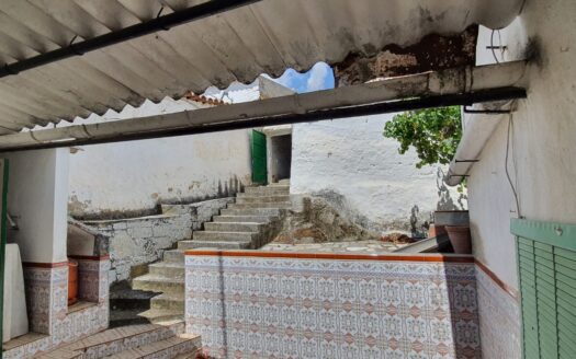 Amplia casa en venta en Pedroche de 500m2