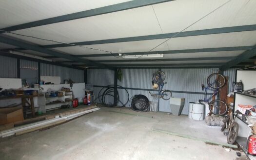 Venta de naves con chalet en Dos Torres