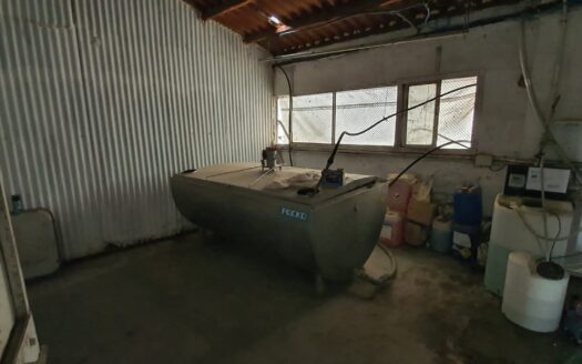 Venta de naves con chalet en Dos Torres