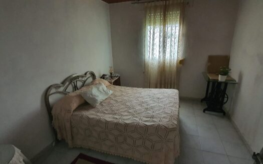 Venta de naves con chalet en Dos Torres