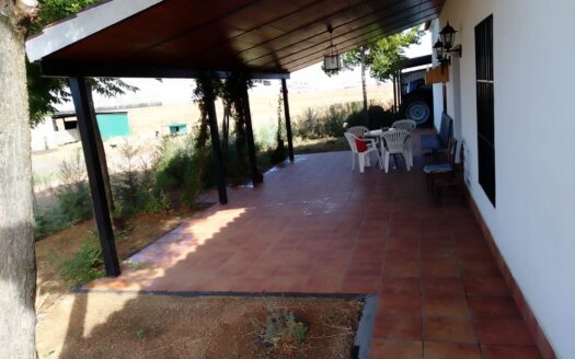 Venta de terreno con chalet en Fuente Obejuna